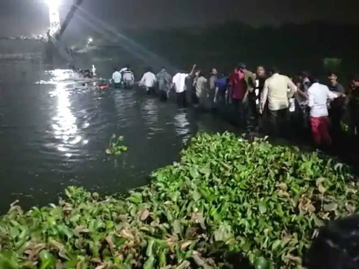 मोरबी हादसे के बाद बंगाल सरकार ने राज्य में केबल पुलों पर रिपोर्ट मांगी